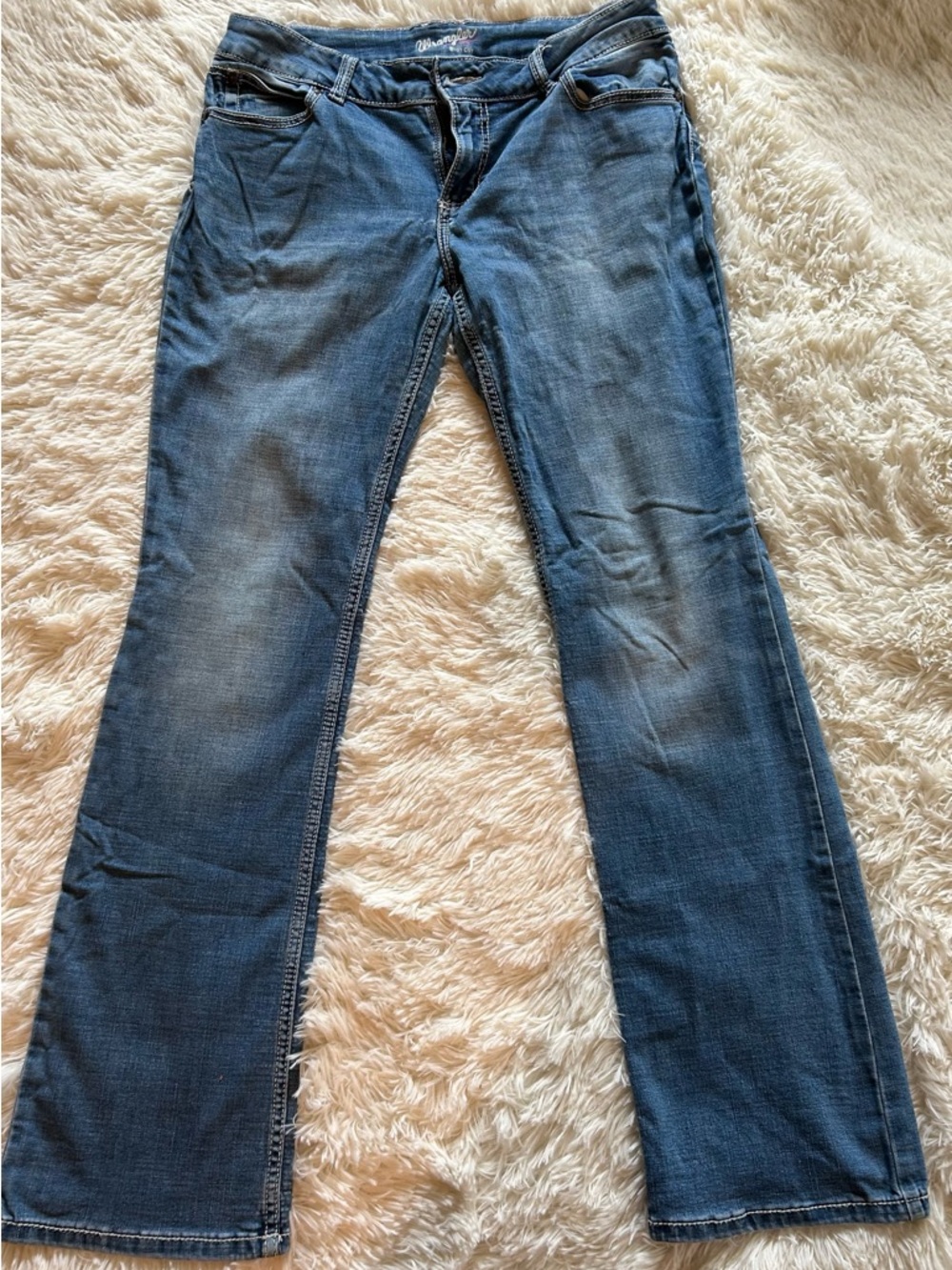 Wrangler Light Wash Boot Cut Jeans with Embroidered Back Pocket Size 11 - Picture 5 of 9